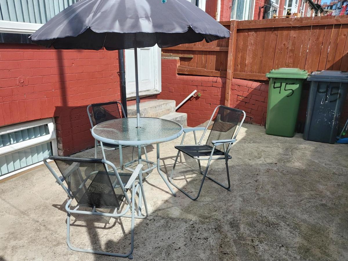 Lovely Studio-Flat With Free Parking, Free Wifi. Leeds  Dış mekan fotoğraf