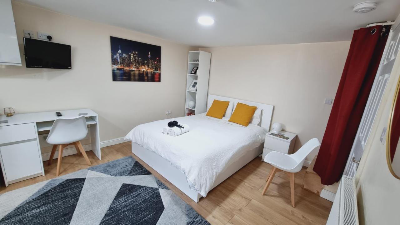 Lovely Studio-Flat With Free Parking, Free Wifi. Leeds  Dış mekan fotoğraf