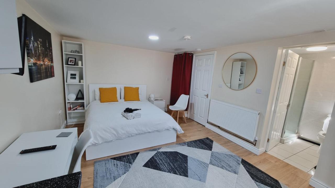 Lovely Studio-Flat With Free Parking, Free Wifi. Leeds  Dış mekan fotoğraf
