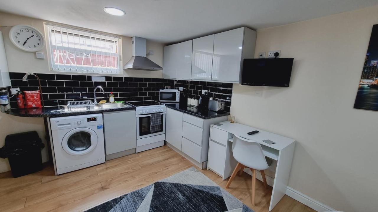 Lovely Studio-Flat With Free Parking, Free Wifi. Leeds  Dış mekan fotoğraf