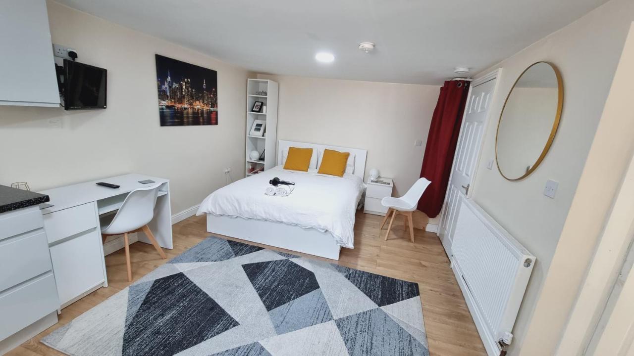 Lovely Studio-Flat With Free Parking, Free Wifi. Leeds  Dış mekan fotoğraf