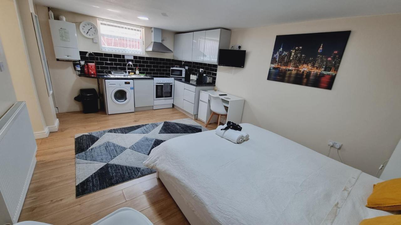 Lovely Studio-Flat With Free Parking, Free Wifi. Leeds  Dış mekan fotoğraf