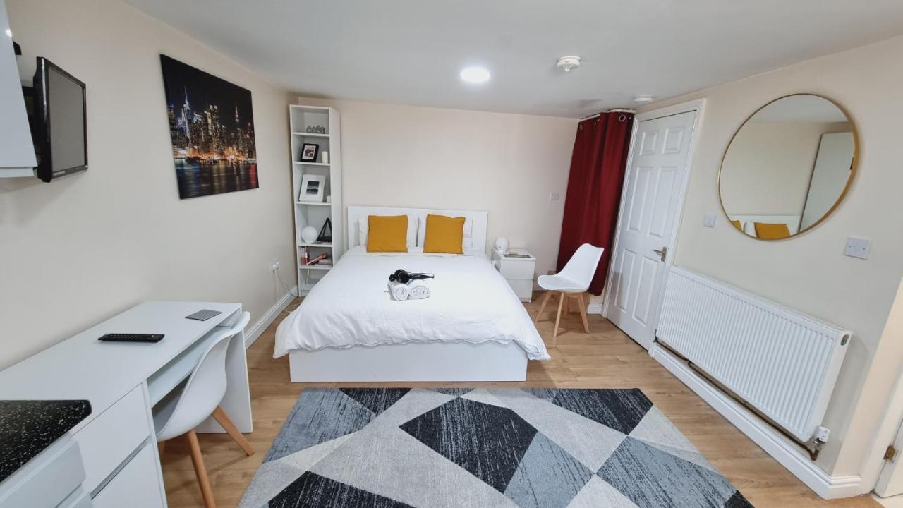 Lovely Studio-Flat With Free Parking, Free Wifi. Leeds  Dış mekan fotoğraf